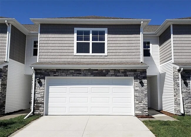 Building Photo - 305 Juniper Dr