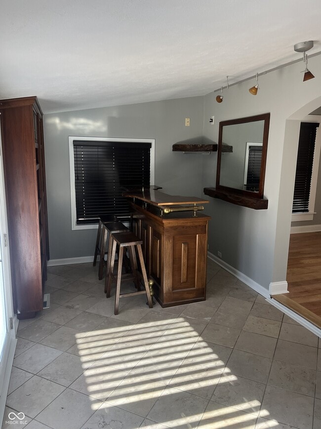 Building Photo - 1480 E 71st St