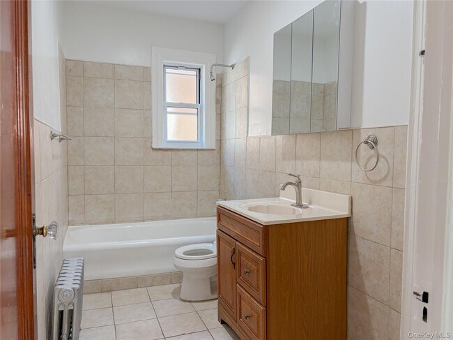 Building Photo - 2863 Coddington Ave