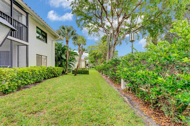 Building Photo - 30 Pelican Pointe Dr