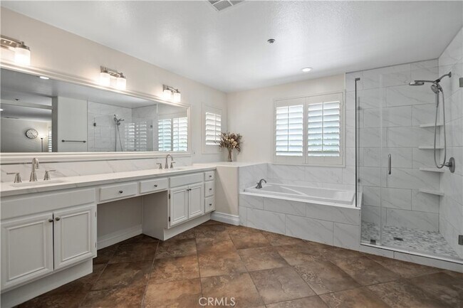 Building Photo - 11015 Van Uffelen Dr