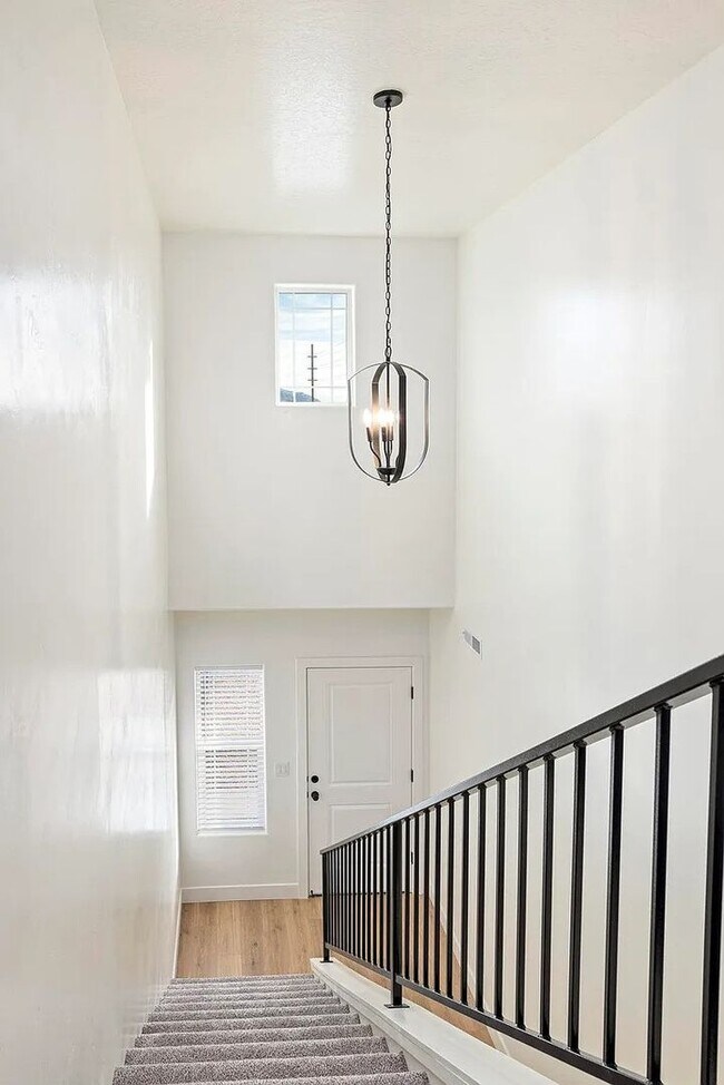 Building Photo - Charming Cedar City 3 Bedroom Townhome!