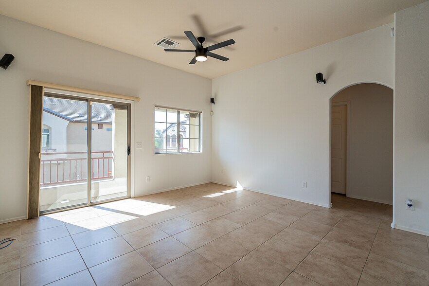 Building Photo - 2725 E Mine Creek Rd