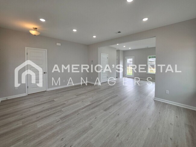 Building Photo - 107 Park Dr S