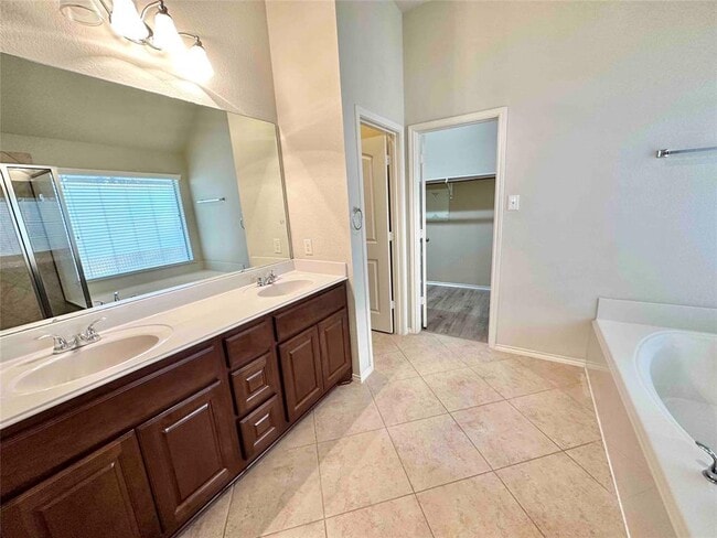 Building Photo - 1801 Tall Chief