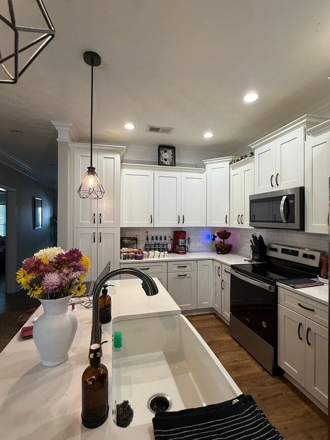 Building Photo - 128 Aiden Ln