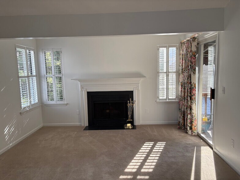 Building Photo - 1665 Saint Andrews Dr