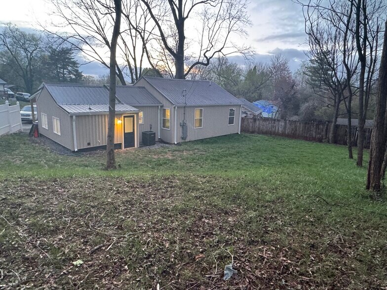 Building Photo - 4610 Meadow Ct