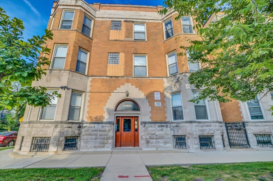 Primary Photo - 4856 S Prairie Ave