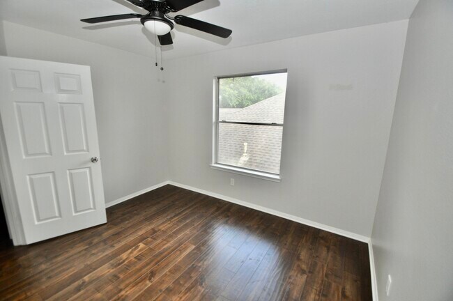 Building Photo - 8819 Hedgestone Ct