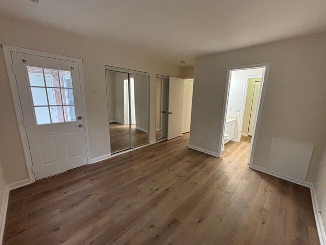 Building Photo - Updated 3Bedroom/2Bathroom - Great Location!