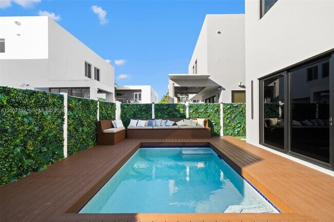 Building Photo - 7534 NW 98th Ave