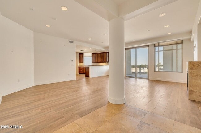 Building Photo - 2211 E Camelback Rd