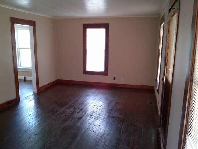 Building Photo - "The SCHOOLHOUSE," 3 bed/1 bath home acros...