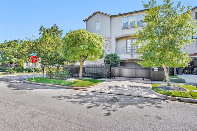 Primary Photo - 2101 Elmen St