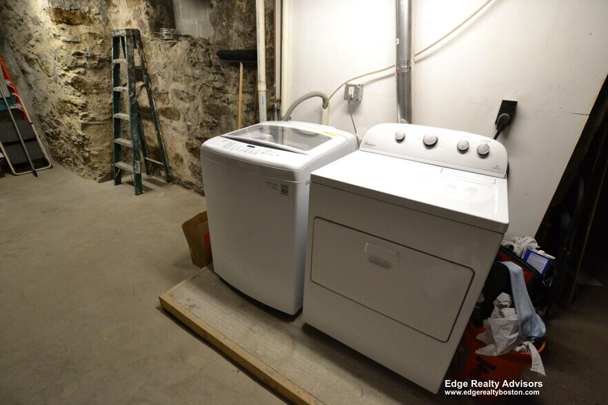 Building Photo - 47 Aldie St