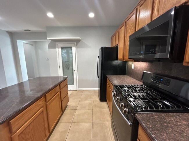 Building Photo - 212 Riverbend Ln