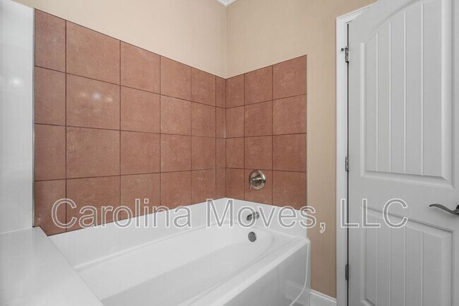 Building Photo - 213B Bell Heather Lane