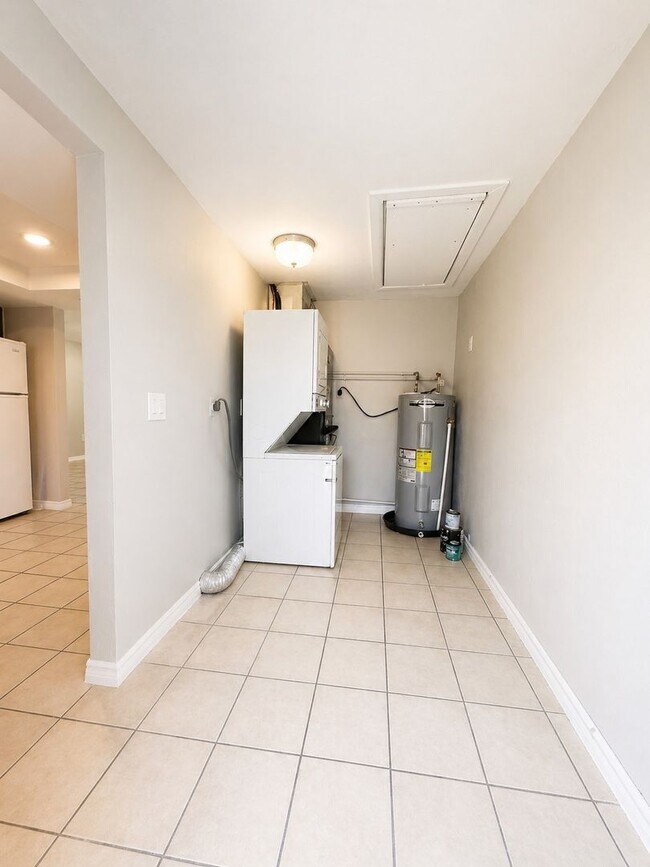 Building Photo - 5459/5461 Eleventh Ave