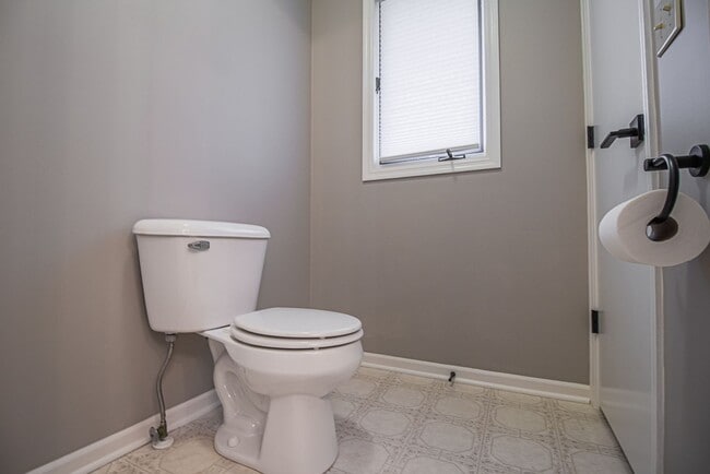 Building Photo - Stunning 4 Bedroom / 2.5 Bathroom Home | P...