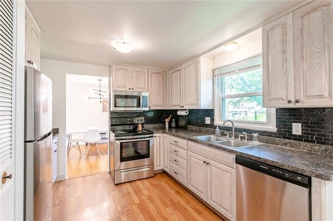 Building Photo - 256 Blackwell Ln