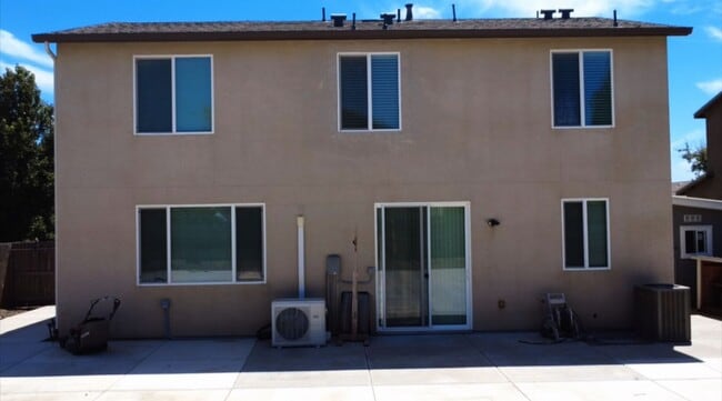Building Photo - Move in Special! 2 Weeks free!  Home for R...