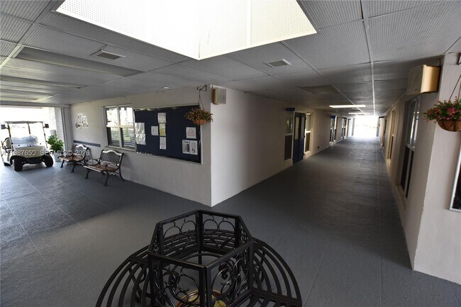 Building Photo - 2572 Emory Dr W