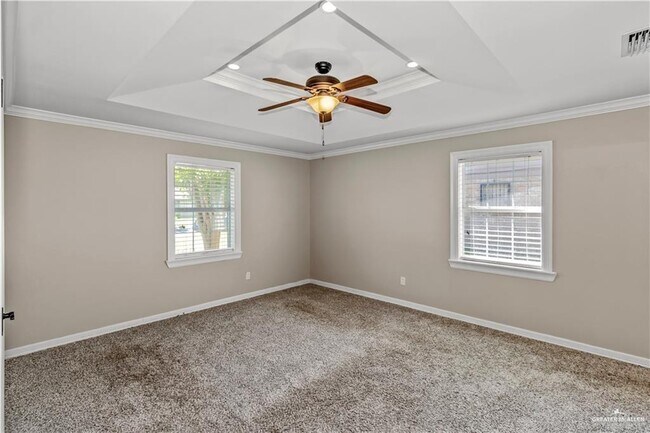 Building Photo - 808 Kerria Ave