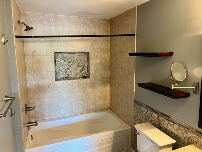 Building Photo - CONDO FOR RENT - HERONS COVE!