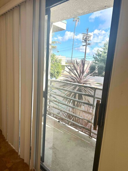 Building Photo - 255 Loma Dr