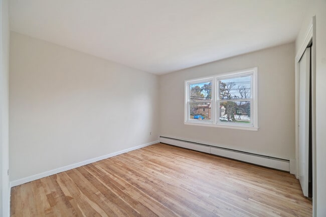 Building Photo - 181 French Hill Rd