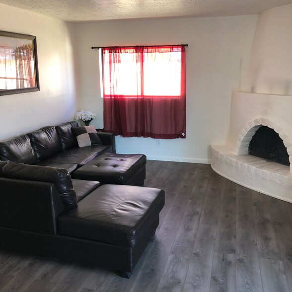 2nd living space in back of house (furnishings not included) - 808 La Veta Dr NE