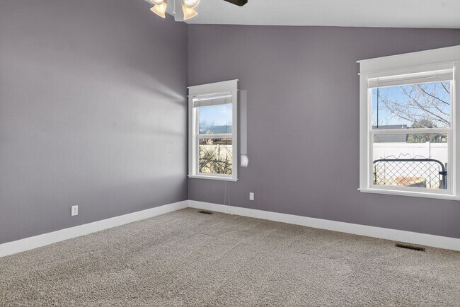 Building Photo - Spacious Home in Quiet Star Cul-de-Sac with Large Yard