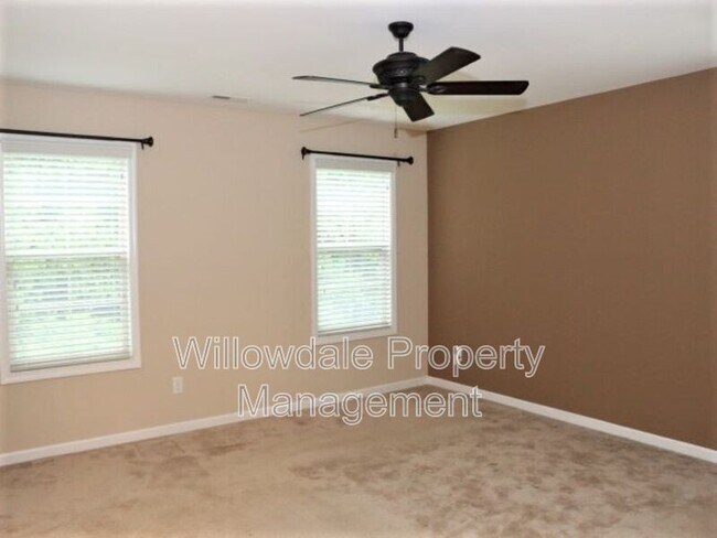 Building Photo - 717 Minerva Dale Dr