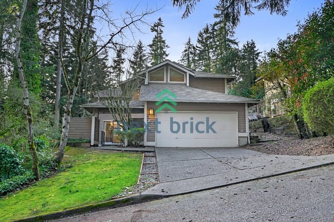 Building Photo - Lake Sammamish View Home with Spacious Decks in Prime Bellevue Location