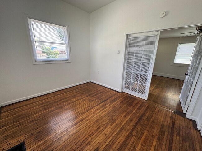 Building Photo - Near Westside 4 Bedroom 2 Bath