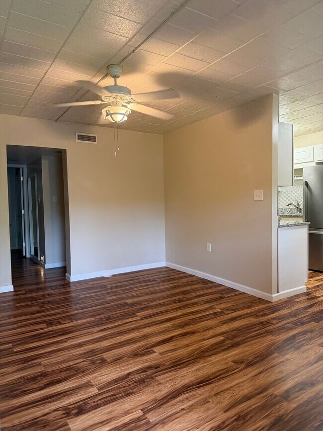 Building Photo - Knoxville 37919 - 1 bedroom, 1 bath Apartment on main floor with no steps - Mac Tobler (865) 755-...