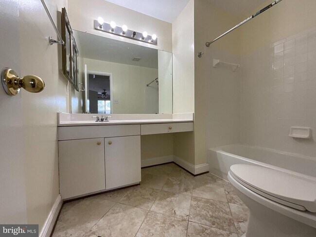 Building Photo - 9401 Royal Bonnet Terrace
