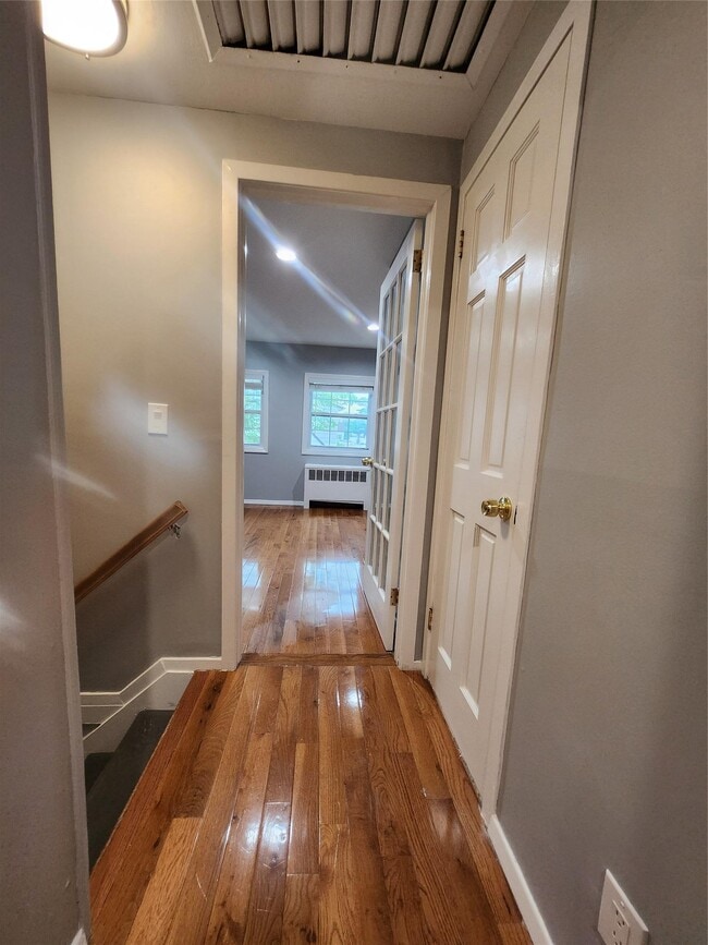 Building Photo - 18 Bamboo Ln