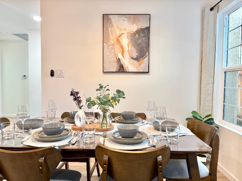 Building Photo - 3229 S Sherbourne Dr