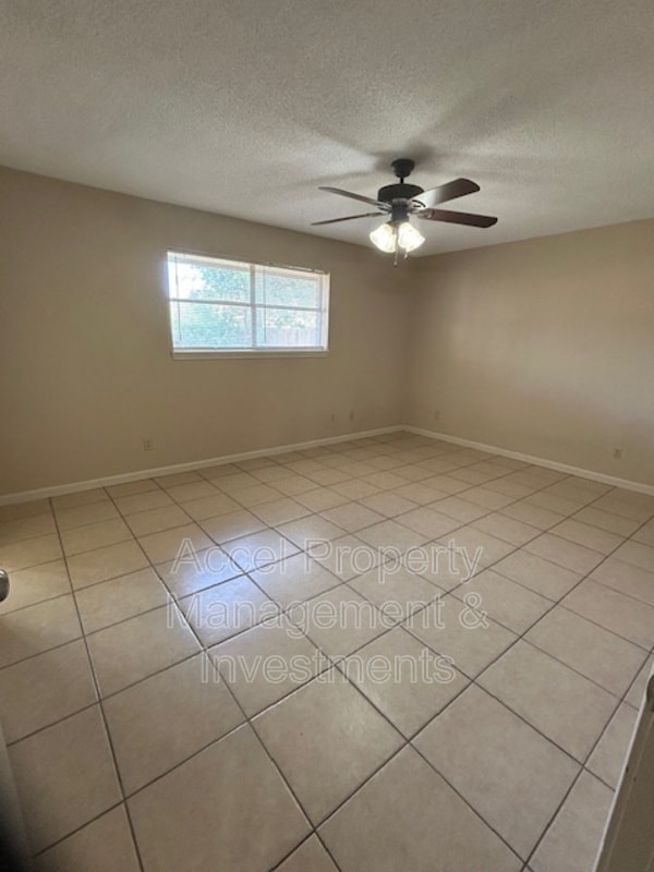 Building Photo - 2405 Mimosa St