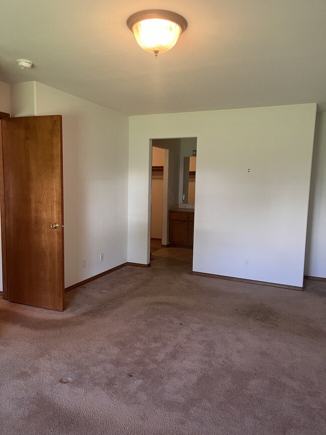 Building Photo - 8182 N Brookside Dr