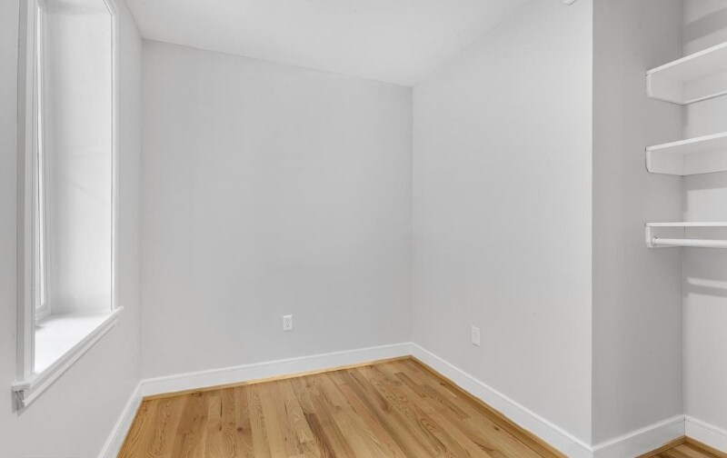 Building Photo - 1916 Poplar St