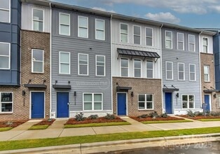 Building Photo - 2043 Clarksdale Dr