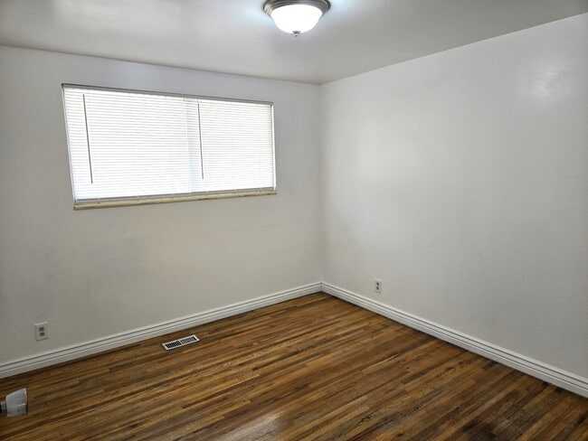 Building Photo - 4575 Balsam Ave