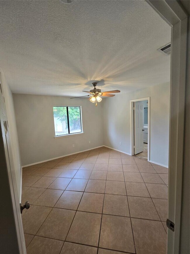 Building Photo - 16308 Edgemere Dr