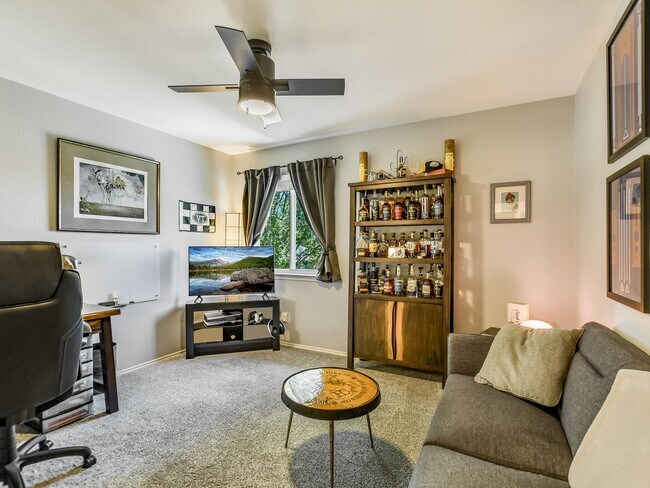 Building Photo - 1021 Doras Dr
