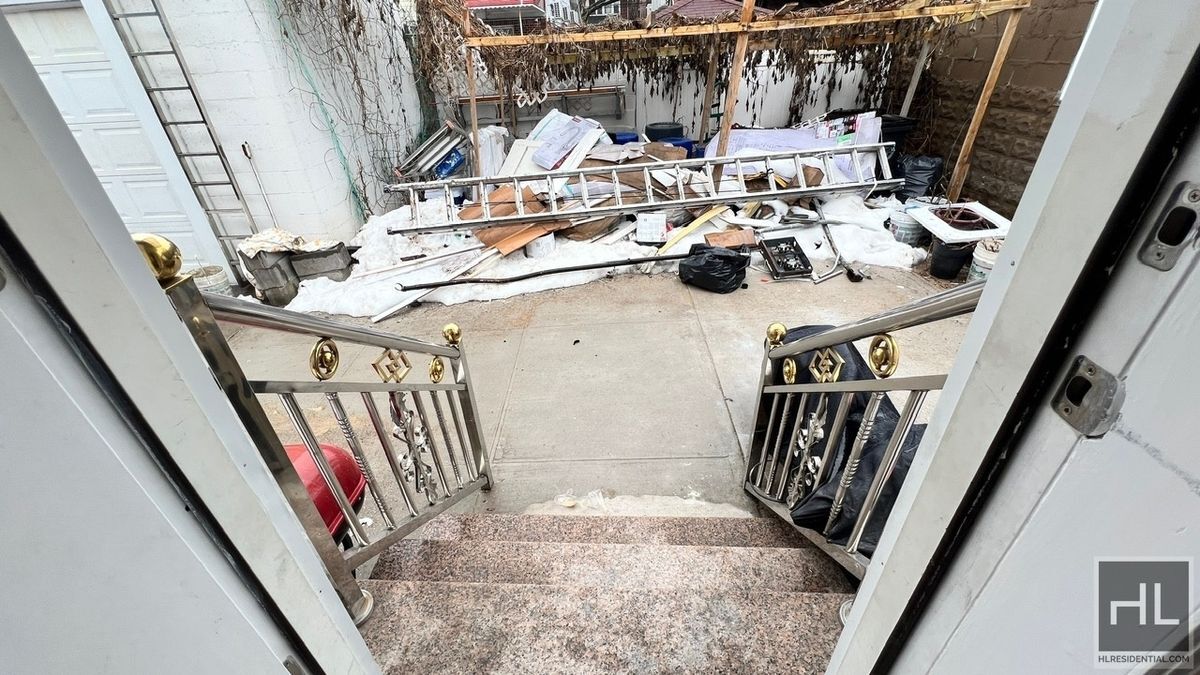 Building Photo - 718 E 39th St