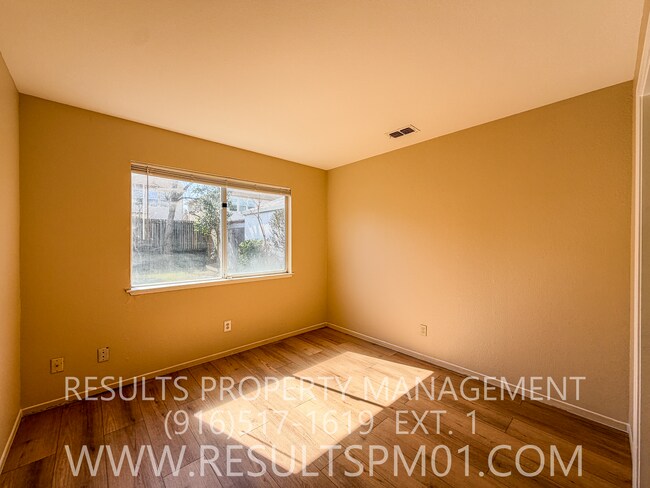 Building Photo - Cottages! Spacious 4 Bedroom Home