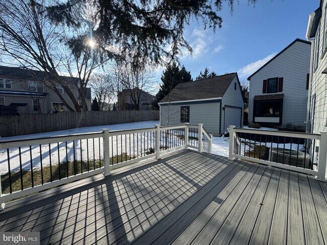 Building Photo - 15 Linden Hill Way SW